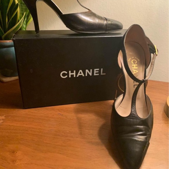 Rare Chanel T-Strap Patent Leather Toe Heels size 8.5 - Picture 2 of 5